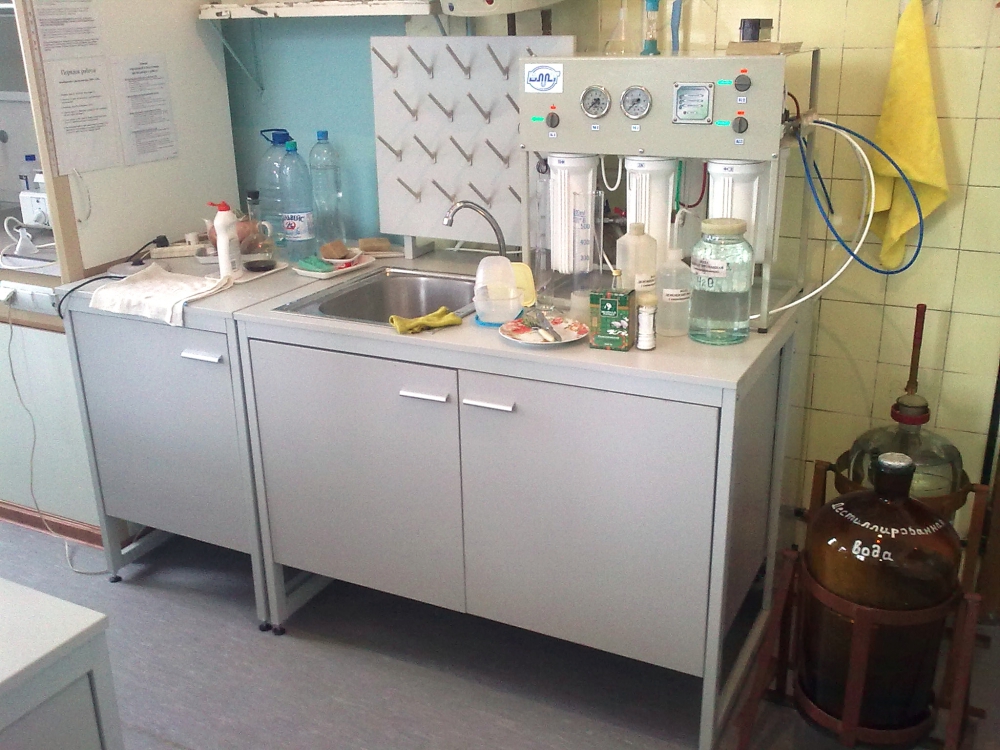 Мытье посуды лаборатории